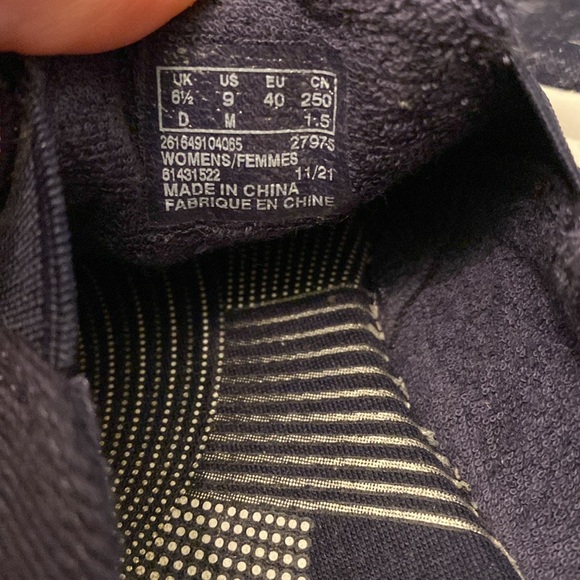 Clarks Cloudsteppers Navy Slip-on Canvas Shoes. Size 9 - Picture 7 of 7